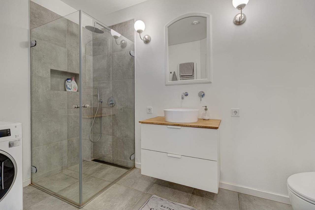 Five Star Downtown Apartment Вилнюс Екстериор снимка